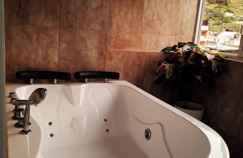 Banos de Agua Santa Apartment | SUITE EDEN CON JACUZZI