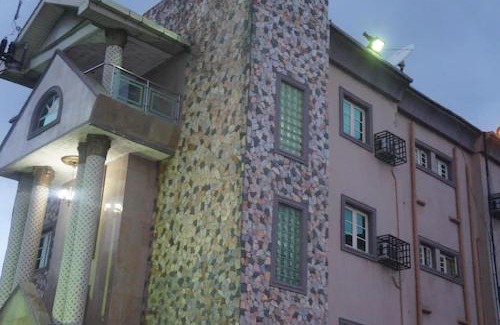 Surulere Cabin | Suite Las Caracas-yaba
