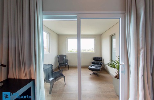 Reboucas House | Suite Manhattan by ¼ UmQuarto 10-PR.