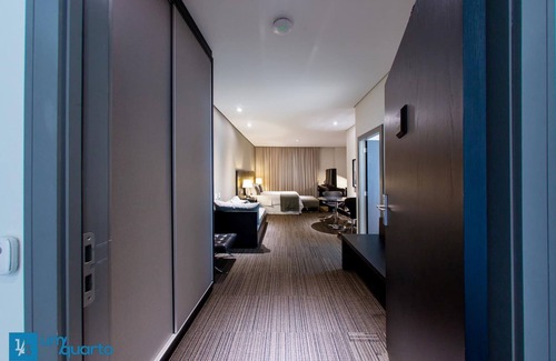 Reboucas House | Suite Manhattan by ¼ UmQuarto 10-PR.