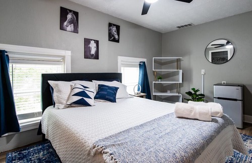 Smoketown Jackson Apartment | Suite near downtown Louisville, KY · Suite IX