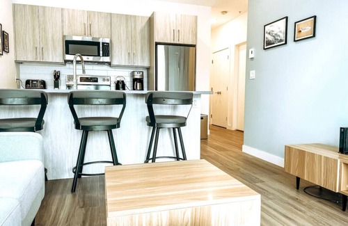 Golden Condo | Suite Retreat - 1 Bed+Den Condo