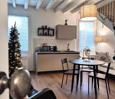 Chioggia Apartment | Suite romantica Appartamento a tema Natale in centro storico "Pumpkin Suite"