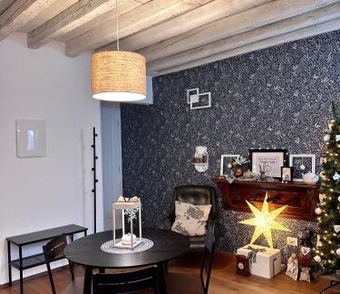 Chioggia Apartment | Suite romantica Appartamento a tema Natale in centro storico "Pumpkin Suite"