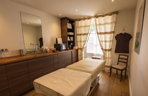 Latresne Bed & Breakfast | Suite Séquoia, Château Gassies, charm 15 minutes from Bordeaux, up to 3 guests