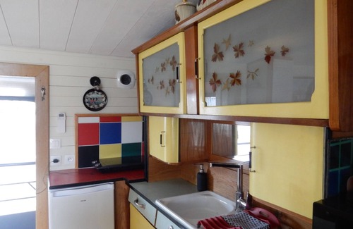 Bassins a Flot Boat Rental | Suite " Sixties-seventies"