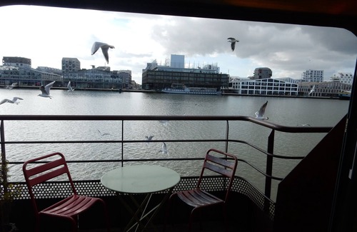 Bassins a Flot Boat Rental | Suite " Sixties-seventies"