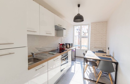 Epernay Apartment | Suite West Side Story - 2 Pers A 2 Minutes à Pieds de L'avenue de Champagne !