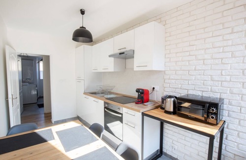 Epernay Apartment | Suite West Side Story - 2 Pers A 2 Minutes à Pieds de L'avenue de Champagne !