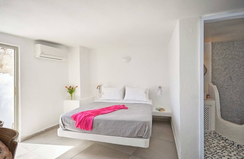 Oia Hotel | Suite with Caldera View
