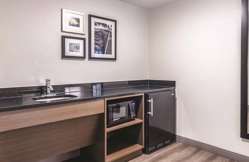 Myrtle Beach Hotel | Suite with King Bed at La Quinta Inn: Complimentary Breakfast & Pool