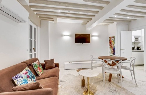 Gaillon Apartment | SuiteThérèse/Quiet Louvre & Opera AC 4G