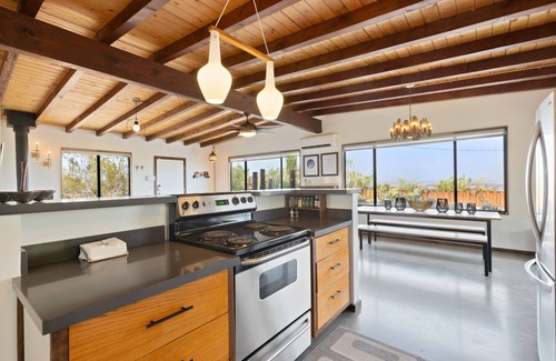 Joshua Tree House | 🌵 Sukha Life Hideaway - Hot Tub, Fire Pit, Privacy and Endless Views! 🌵