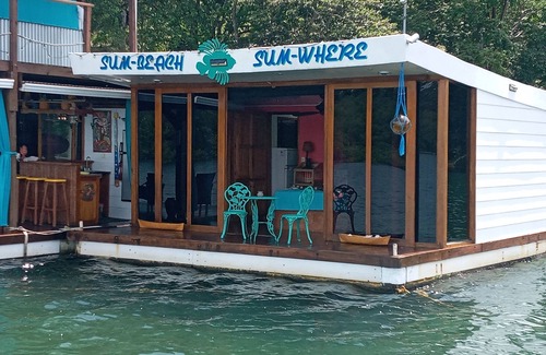 Hope Well House | Sum-Beach Sum-Where Floating Home