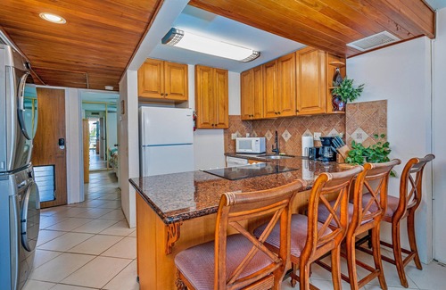 Makaha Villa | Summer BLOWOUT-Avail dates on Sale - Amazing Ocean Front - (HP-104)