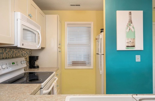 Manteo Condo | Summer Breeze: Soundfront condo, dog friendly, community pool!