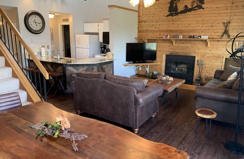 Hidden Valley Condo | Summer Getaway: Hiking, Swimming, Fishing, Biking, Golfing, Ski In/Out + more