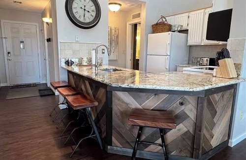 Hidden Valley Condo | Summer Getaway: Hiking, Swimming, Fishing, Biking, Golfing, Ski In/Out + more