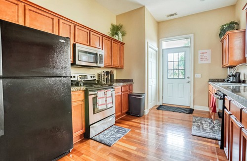 Metropolitan Apartment | Summer in Savannah - 5 mins to DT & Forsyth - Mini Gym