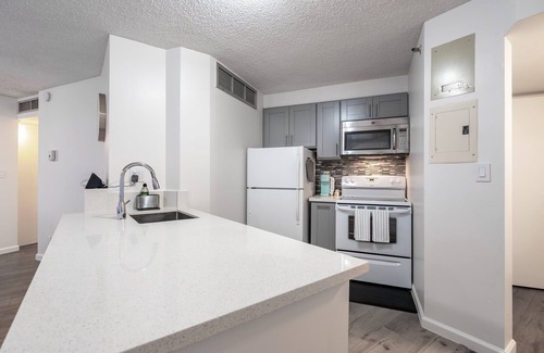 Downtown Honolulu Condo | 😎 Summer Special - Downtown Honolulu Skyview - 1Bed+Den- Free Parking 🏄♂️