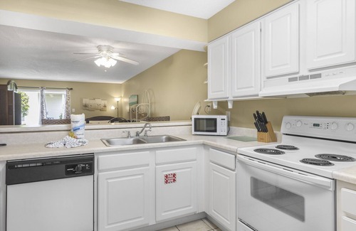 Miramar Beach House | Summerhouse #13 ~ Steps to Beach & Pool 2BR Family Townhome