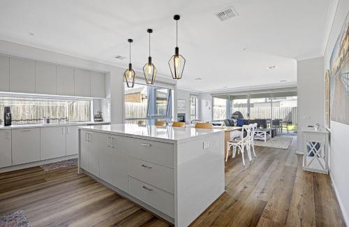 Capel Sound House | Summerhouse 5min walk to the beach 7min drive to Hot Springs