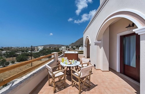 Perissa Villa | SummerHouse Collection with Jacuzzi in 2k m² plot in Santorini Perissa Beach