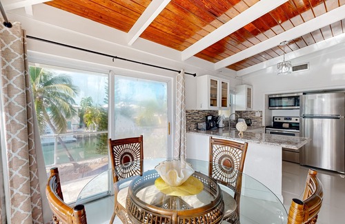 Summerland Key House | Summerland Canal-Front Escape w/Plunge Pool, Dock, Tiki Bar, WiFi & Laundry