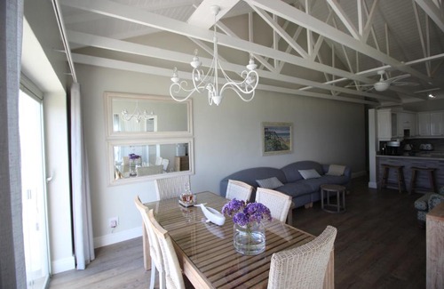 Pollok Beach Apartment | Summerseas 42