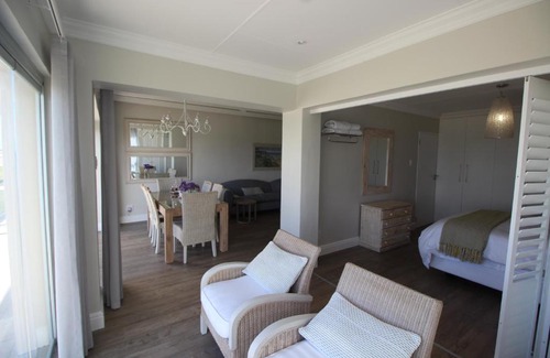 Pollok Beach Apartment | Summerseas 42