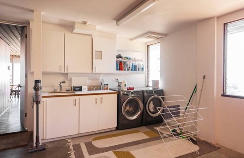 Eastern Malibu House | Summertime Malibu - Private 3 BD Retreat w/Panoramic Ocean Views and Hot Tub