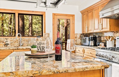 Summit Estates Cabin | Summit Pine Lodge – 2 Minutes to Snow Summit!