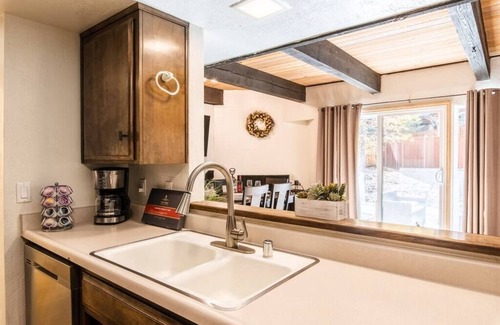 Summit Estates Ski Chalet | Summit Shack B! Walking Distance to Slopes!