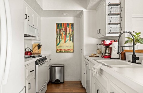 Summit Estates Apartment | Summit Slope Side + Steps 2 Slopes!