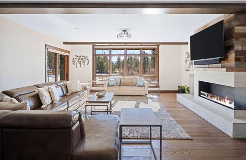 Stateline Condo | Sumptuous 3 bed, 4 bath Residence in Private Lakefront Community