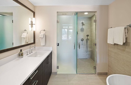 Stateline Condo | Sumptuous 3 bed, 4 bath Residence in Private Lakefront Community