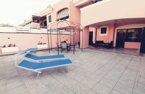 Anzio Apartment | Sun and relaxation at Michelle's Apartment with large terrace and Olympic pool.