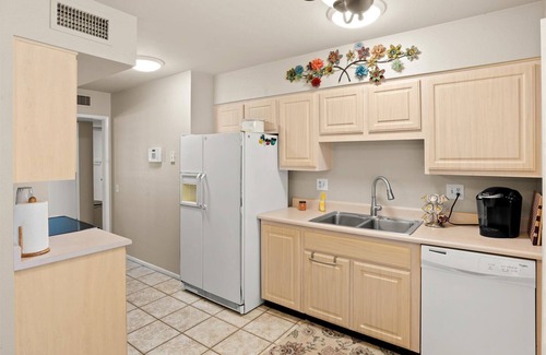 Sun City House | Sun City Retreat w/Patio, Grill & Backyard