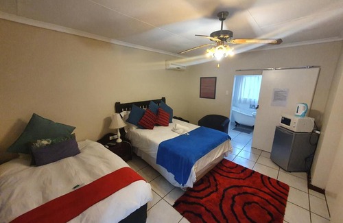 Schoemansville House | Sun Deck Lodge