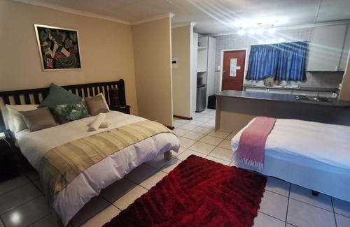 Schoemansville House | Sun Deck Lodge