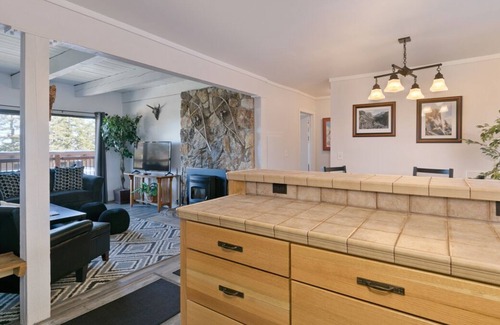 Mammoth Lakes Condo | Sun-drenched, Ski-in, ski-out condo with mountain views and WiFi