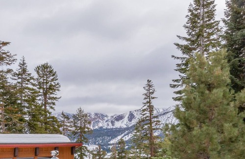 Mammoth Lakes Condo | Sun-drenched, Ski-in, ski-out condo with mountain views and WiFi