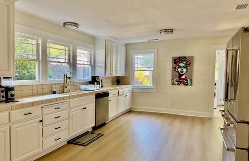 Fair Oaks House | Sun-Filled 4-bedroom house with AC in Menlo Park.