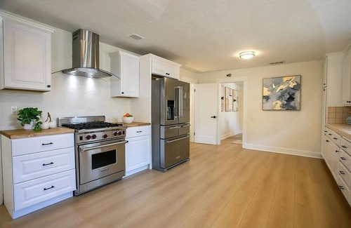 Fair Oaks House | Sun-Filled 4-bedroom house with AC in Menlo Park.