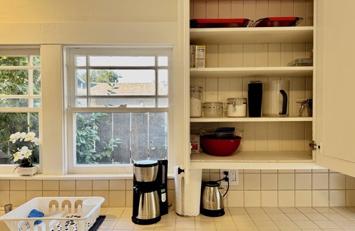 Fair Oaks House | Sun-Filled 4-bedroom house with AC in Menlo Park.