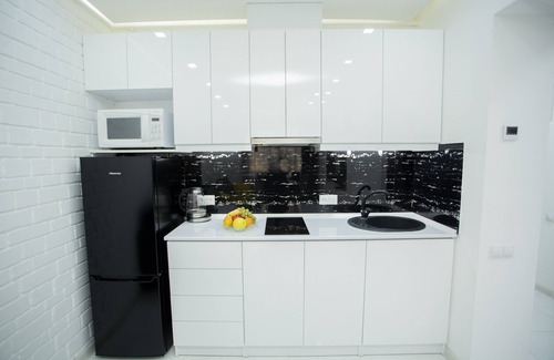Kentron Apartment | ★Sun-Splashed Suite in City Center - FREE Parking★