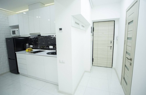 Kentron Apartment | ★Sun-Splashed Suite in City Center - FREE Parking★