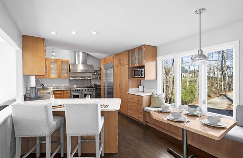 Mayhew House | Sun Up, Sun Down by AvantStay | Pool w/Waterfall