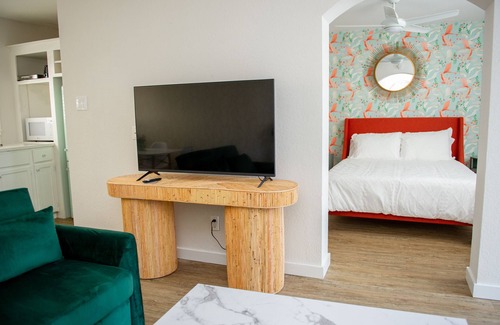 Indian Shores Hotel | Sunburst Inn The Suite - Room 1