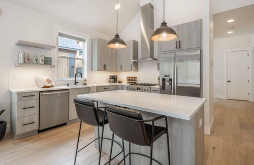 Roslyn House | Suncadia 2 Bdrm Cabin with Firepit Close to Nelson Farm